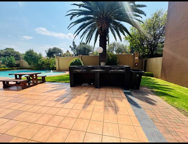 2 BEDROOM FLAT FOR SALE IN PINESLOPES
